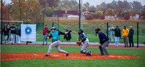 Як виглядає найбільший бейсбольний стадіон України, відкритий в Києві