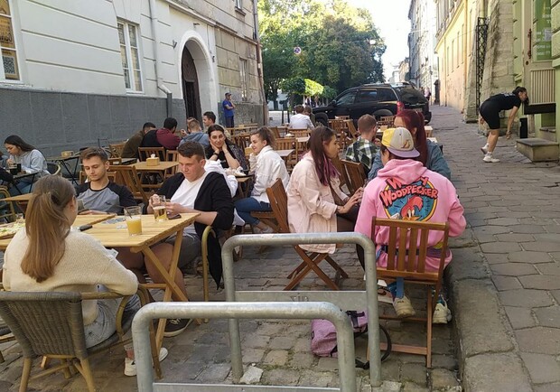 Є робота: у Львові шукають піцмайстрів, барист та офіціантів – скільки платять. 