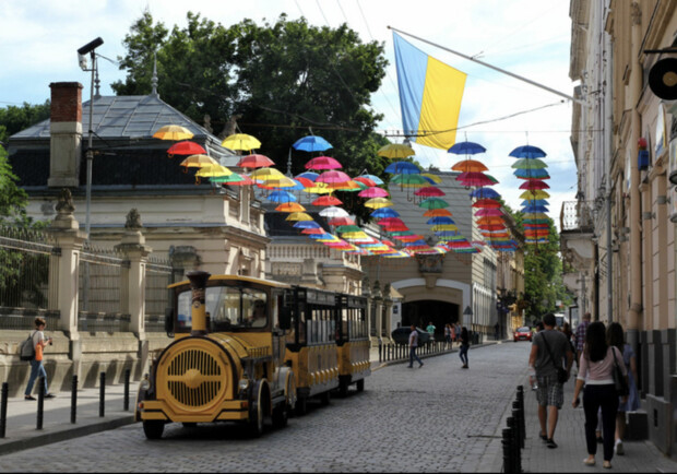 Польська туристична агенція відновлює подорожі до Львова 