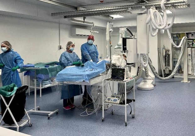 У львівській лікарні прооперували жінку з великою аневризмою мозкової артерії 