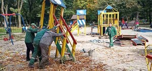 У парку Франка у Львові демонтують популярний дитячий майданчик — що там буде
