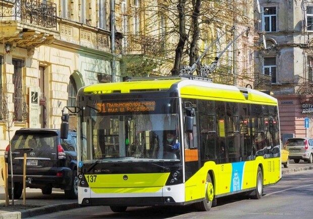 Частина тролейбусів у Львові курсують зі змінами – що сталося 