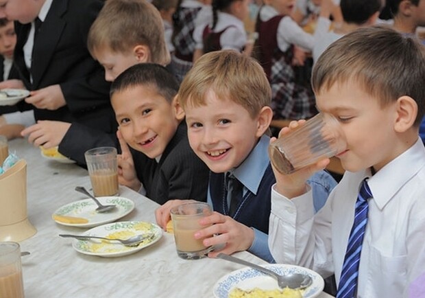 Батьки можуть забрати дітей зі школи: під час тривоги їх забезпечили їжею. 