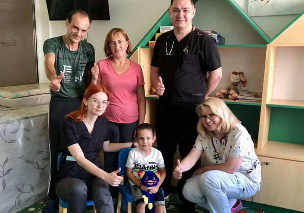 Львівські лікарі вперше пересадили нирку 4-річному хлопчику від тата 