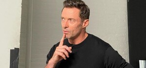 Х'ю Джекман показав подарунок від хлопчика з Одеси