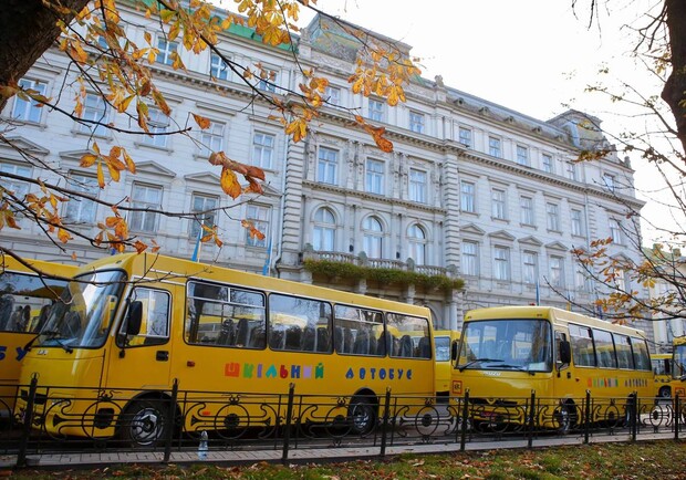 Для учнів Львівщини закупили 126 шкільних автобусів за 300 мільйонів гривень 