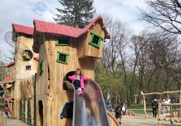 Куди піти у Львові з малими безкоштовно: 7 оригінальних дитячих майданчиків. 