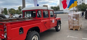 Одеса отримала від Франції позашляховик та човни