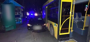 У Києві п’яна водійка BMW протаранила автобус