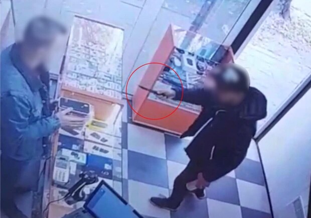 33-річний львів'янин погрожував ножем працівникам магазину 