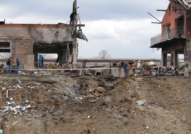 Львівську СТО, зруйновану ракетним ударом 18 квітня, де загинуло семеро людей, відбудують. 