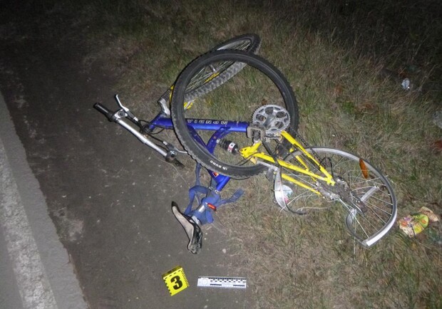 Поблизу Золочева автомобіль збив велосипедиста 