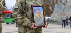 Через 6 місяців після смерті у Києві змогли попрощатися з бійцем, загиблим на 