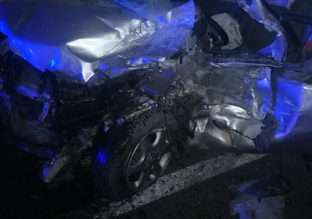 Біля Червонограда вантажівка розчавила водія Mazda 5 