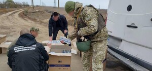 Контрафакт на 350 тисяч гривень: на Одещині намагалися нелегально провезти через кордон цигарки і алкоголь