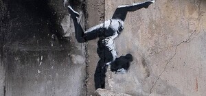 Таємничий Бенксі намалював графіті на Київщині