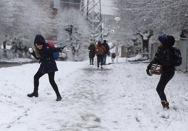У Львові випав перший сніг — фото та відео. 