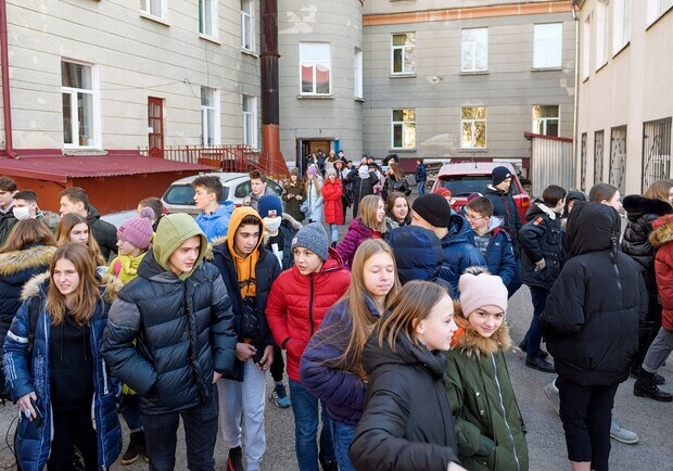 Анонім повідомив про замінування шкіл у Львові 