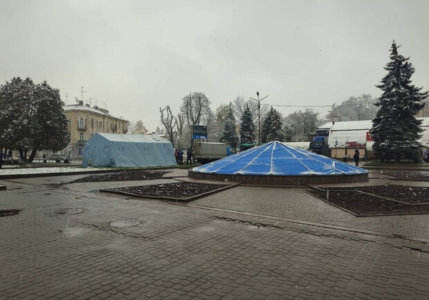 У Дрогобичі облаштували перший пункт обігріву і зарядки телефонів з польським чаєм 