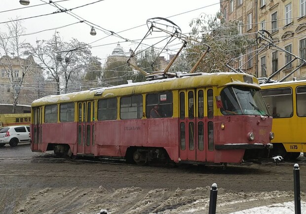 Львів повністю зупинив рух трамваїв і тролейбусів 