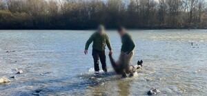 Батько і син з Дніпропетровщини намагалися незаконно перетнути кордон і ледь не втонули у річці