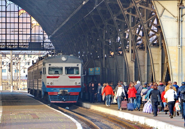 Приміські поїзди на Львівщині тимчасово змінили розклад руху 