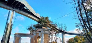 Скільки грошей планують витратити на ремонт скляного мосту в Києві