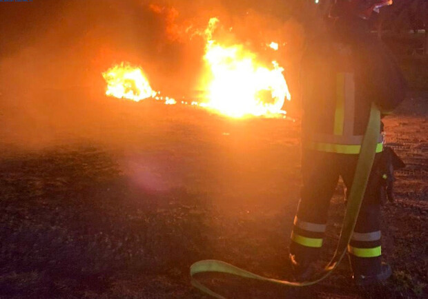 Біля Львова до тла згорів автомобіль 