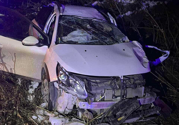 Через ДТП на Львівщині рятувальники водія вирізали з автомобіля 