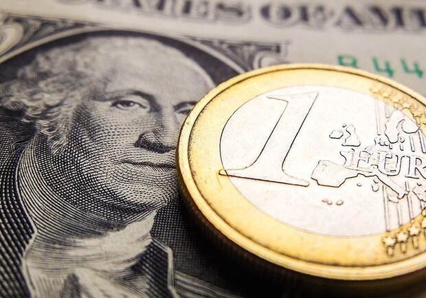 Курс валют в Україні 10 грудня 2022 року 