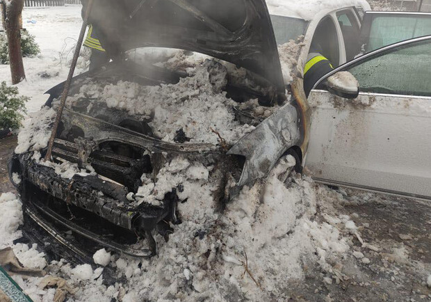 У Львівській області згоріло два автомобілі 