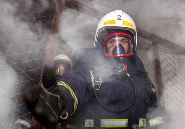 У центрі Львова на пожежі врятували непритомного чоловіка 