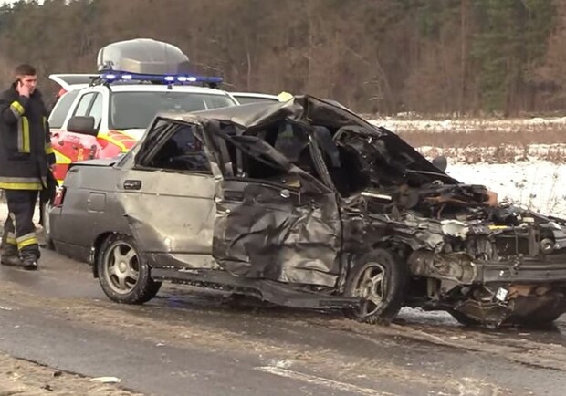 У ДТП біля Бродів загинули двоє людей, водійка Mercedes та її 14-річна донька — у лікарні. 