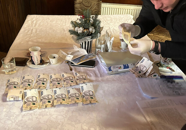 Заступника директора одного з лісгоспів Львівщини затримали на хабарі 