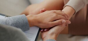 Де переселенцям отримати психологічну допомогу: контакти від Мінреінтеграції