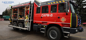 Харківські рятувальники отримали автомобіль, що допоможе усувати наслідки ворожих обстрілів