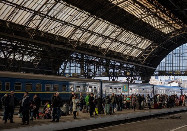«Львівська залізниця» змінила розклад руху трьох приміських поїздів 