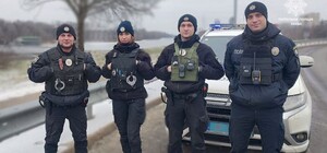 У Києві патрульні врятували чоловіка від самогубства: схопили за руки останньої миті