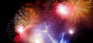 В Києві вночі невідомі запускали фейерверки 