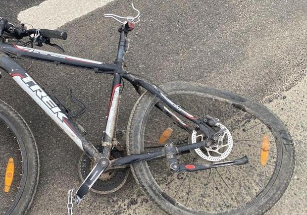 Від удару відкинуло на кількадесят метрів: біля Львова автобус збив насмерть 24-річного велосипедиста. 