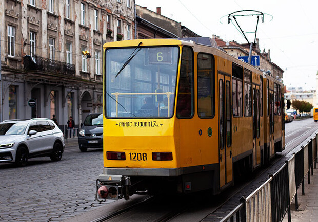У водійки львівського трамваю сталася клінічна смерть під час руху 