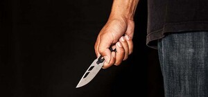 У Запоріжжі чоловік побив власну матір та вдарив її ножем