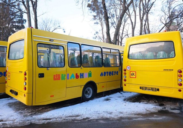 У Львівській області дев’ять громад отримали шкільні автобуси 