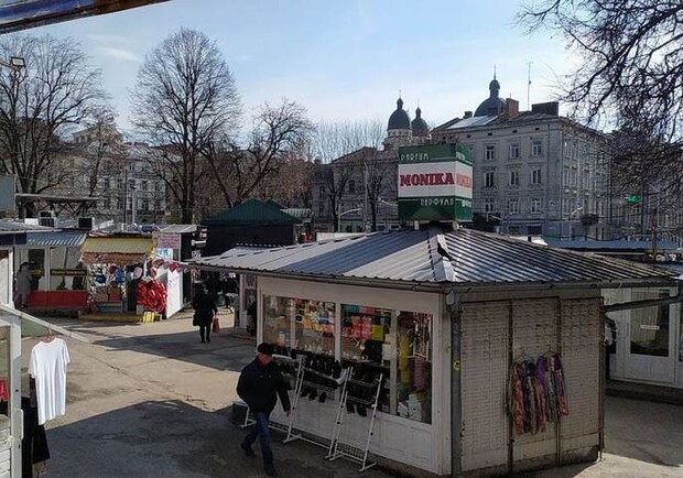 Легендарний ринок "Добробут" у Львові закривають назавжди. 
