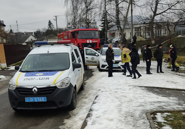 На Львівщині двоє підлітків провалилися під кригу 