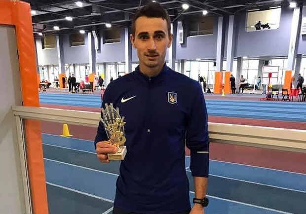Роман Ростикус зі Львова став чемпіоном України з бігу на 3000 метрів. 