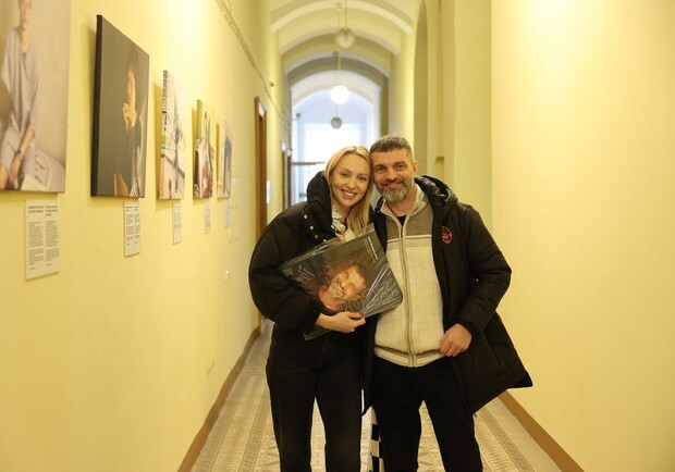 Ольга Полякова і Михайло Діанов приїхали до Львова і передали 2,5 млн гривень для Реабілітаційного центру НЕЗЛАМНІ. 