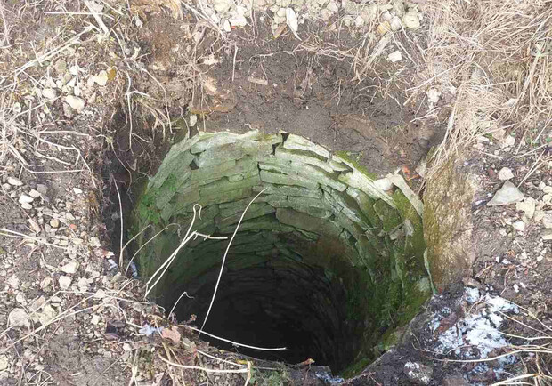 У селі на Львівщині чоловік втопився у колодязі. 