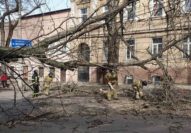 На сьогодні, 9 березня, синоптики прогнозують у Львові сильний вітер. 