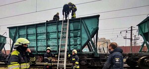Під час спроби зробити фото на даху вагона загинув підліток у Вишневому